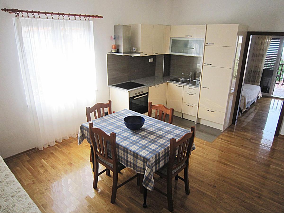 Villa Lucia Premium Rooms Примоштен Экстерьер фото