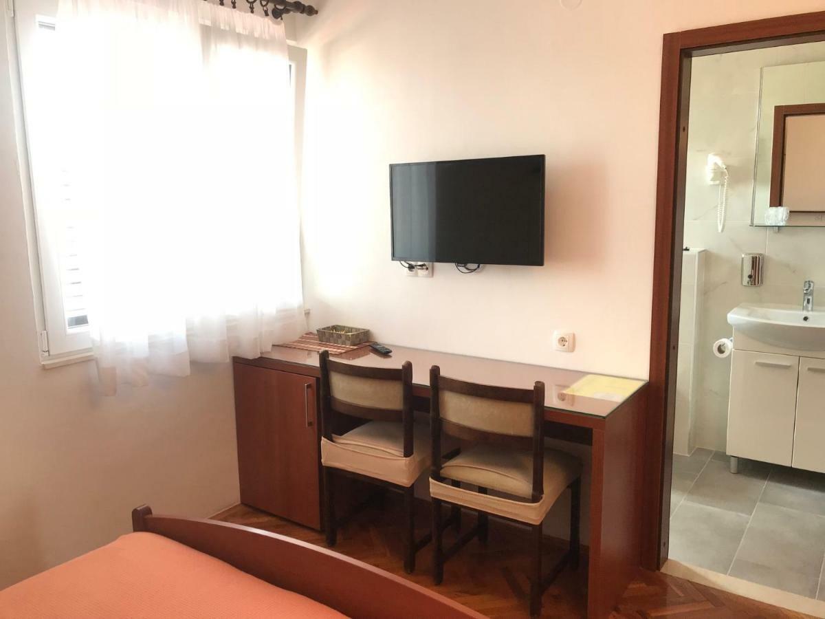 Villa Lucia Premium Rooms Примоштен Экстерьер фото