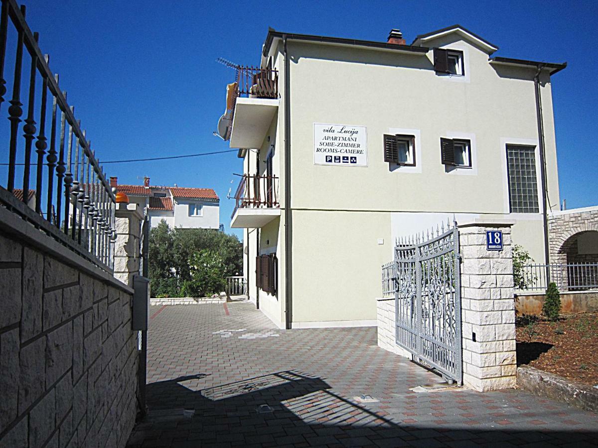 Villa Lucia Premium Rooms Примоштен Экстерьер фото